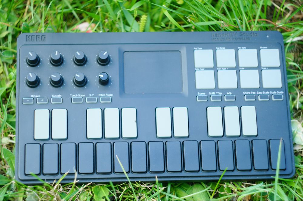 Midi клавиатура KORG nanoKey Studio bluetooth