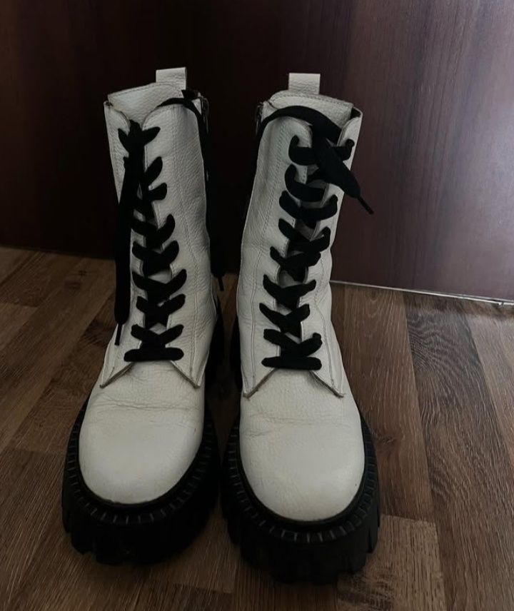Продам шкіряні ботинки бу