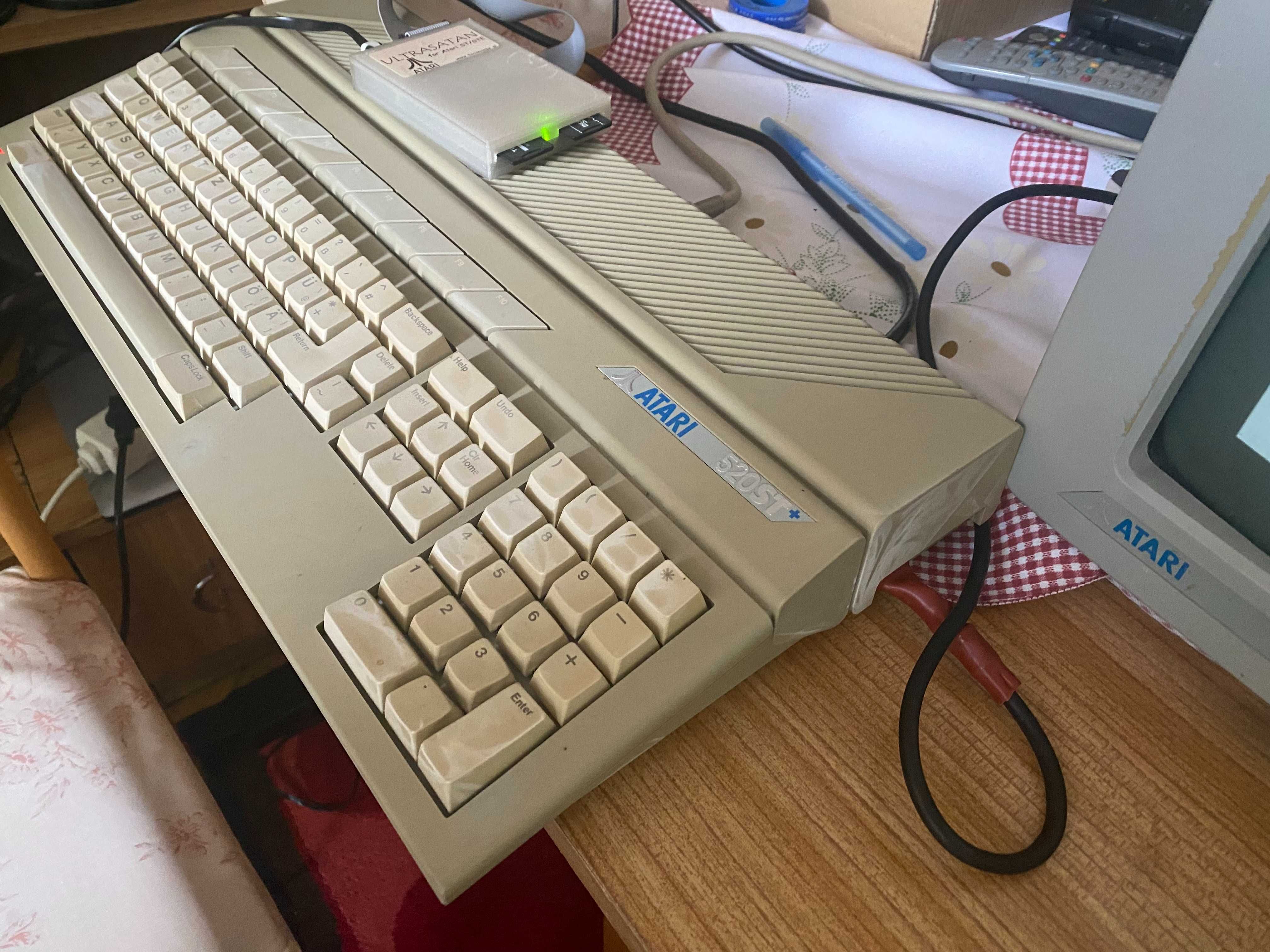Zestaw Atari 520 ST + monitor + emulator Dysku twardego + myszka