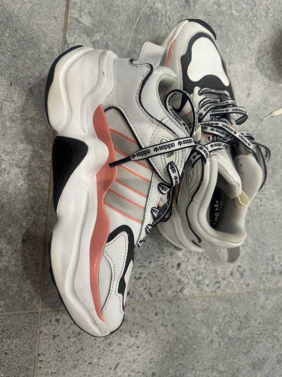 Buty do biegania Adidas Magmur Runner R 38 W 235 Eg5435