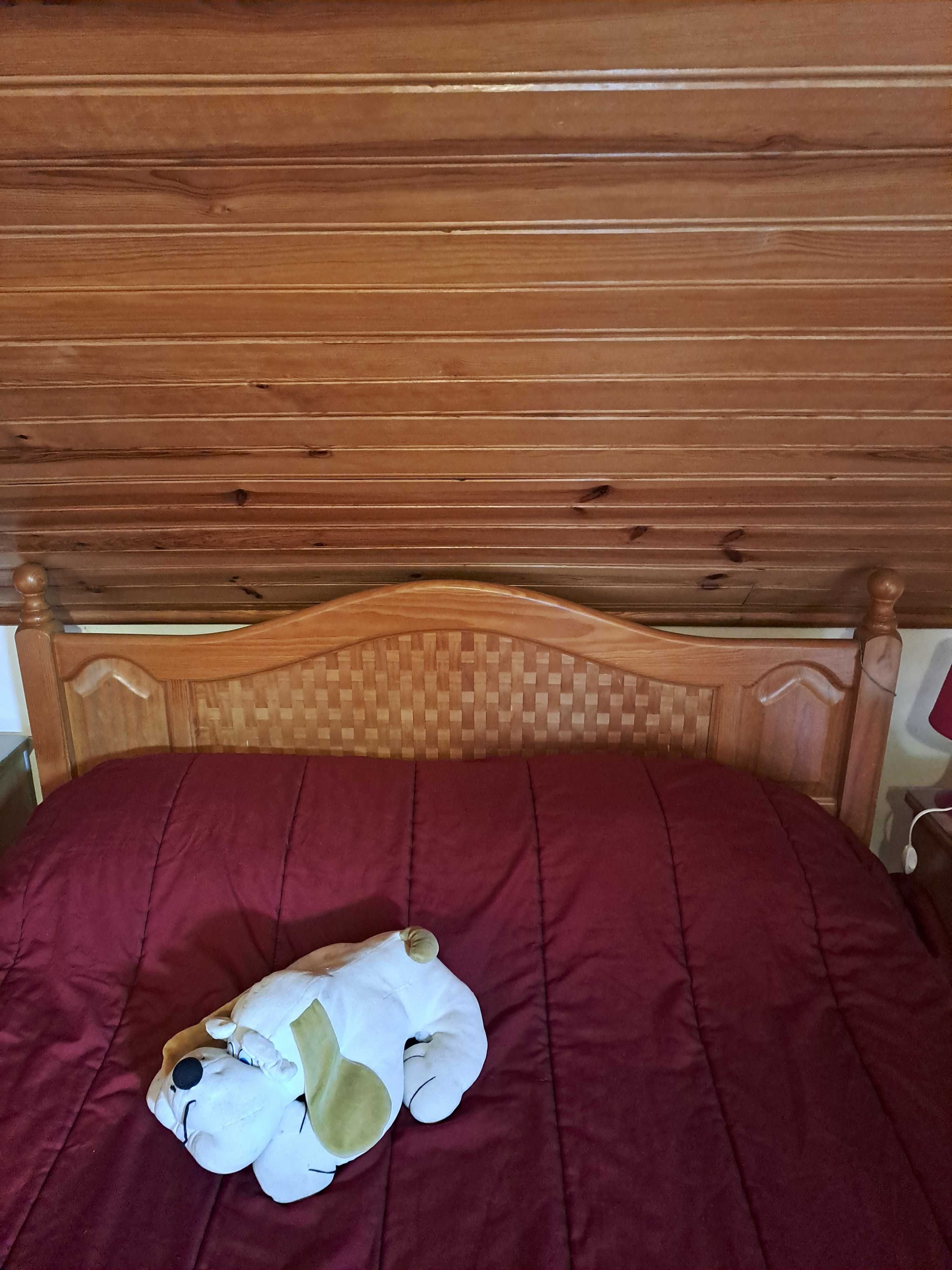 Mobilia de quarto completa em Pinho(Madeira Maciça)