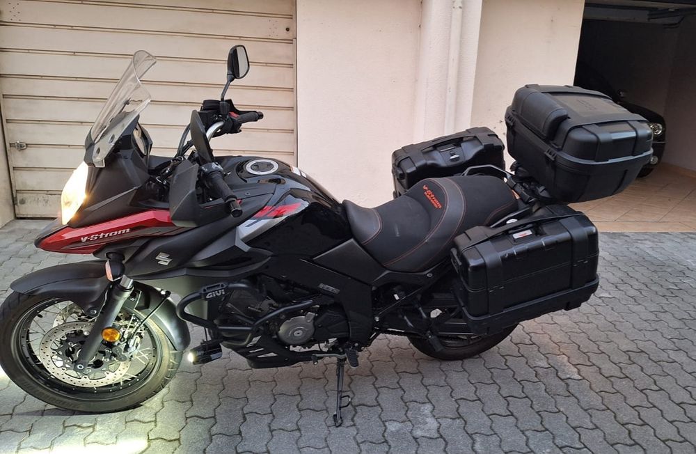 Suzuki V-STROM 650 Black Edition