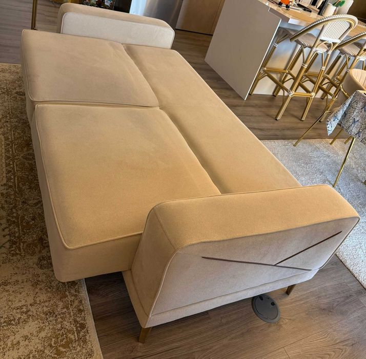 Sofá cama 3 lugares em excelente estado de conservação