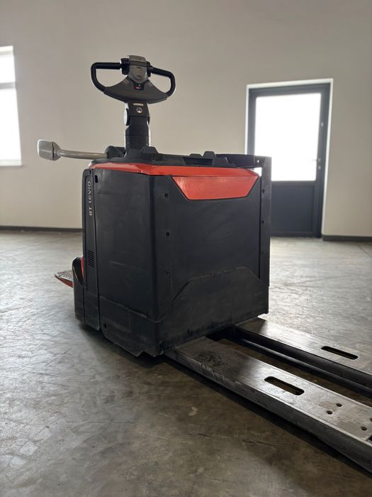 Toyota BT LPE250 paleciak elektryczny z stopniem dla operatora