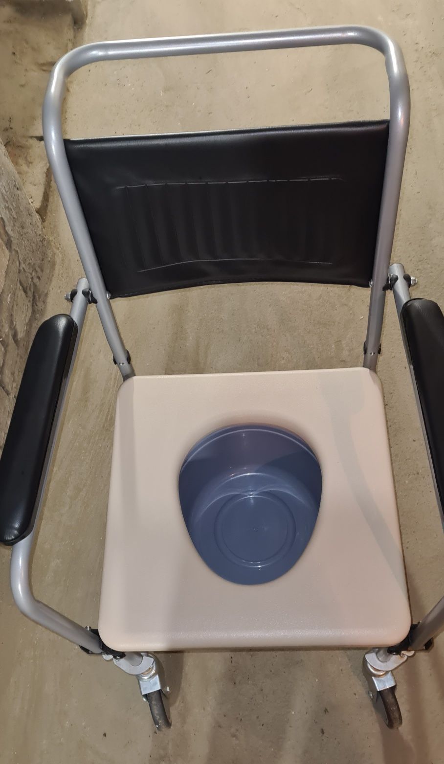 Wózek inwalidzki ręczny Mobiclinic Krzesło toaletowe THB691