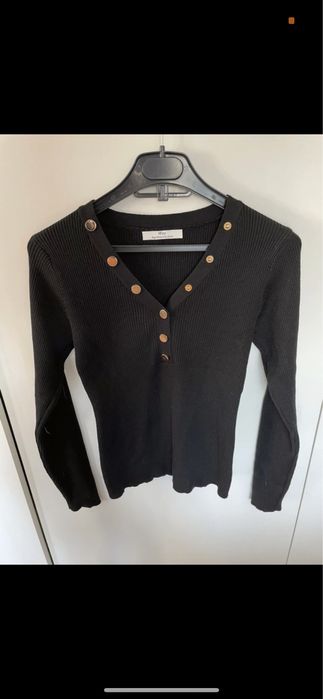 Sweterek prazkowany z guzikami