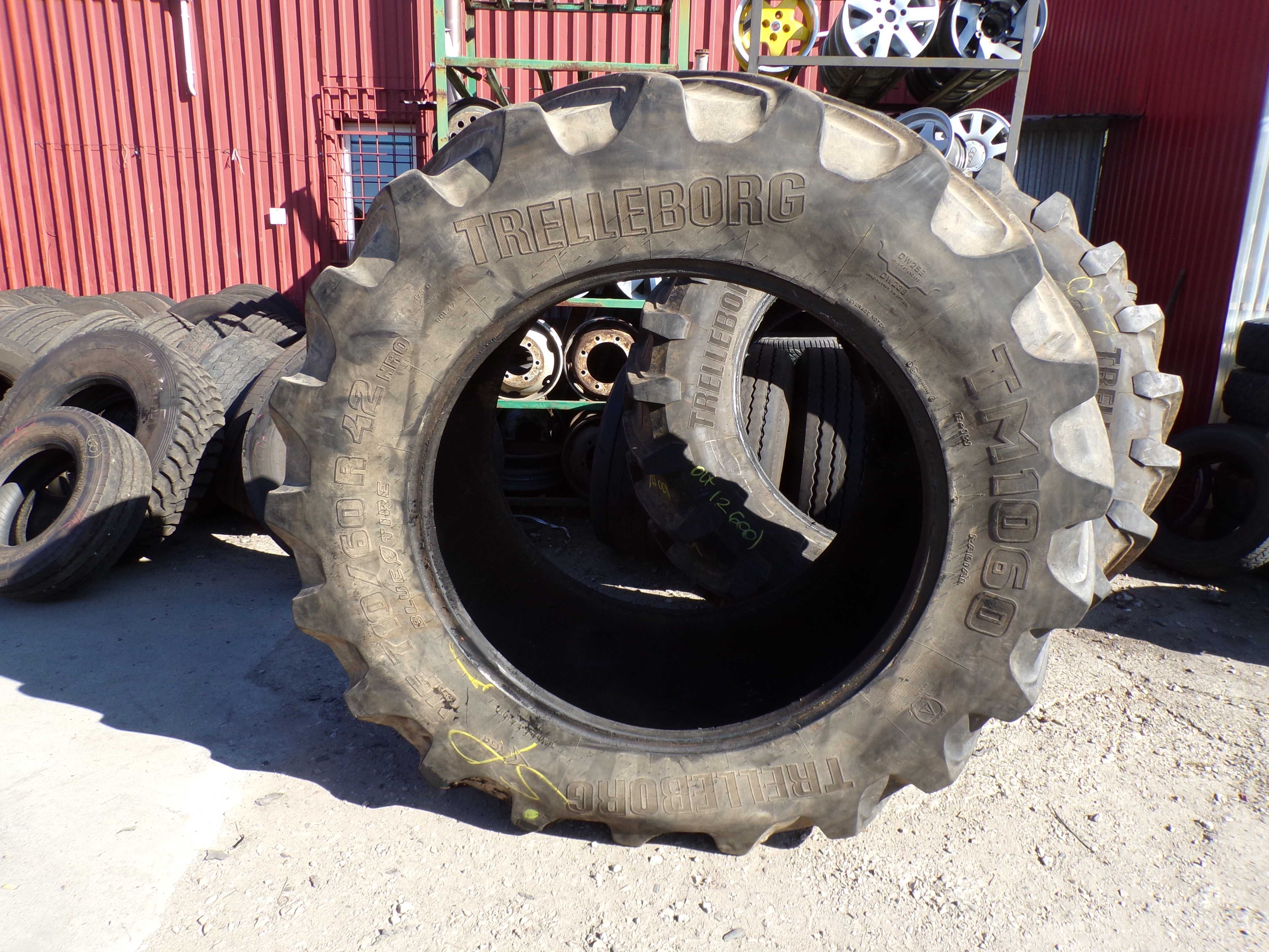 Opona 710/60R42 TRELLEBORG TM 1060 (3900 netto)