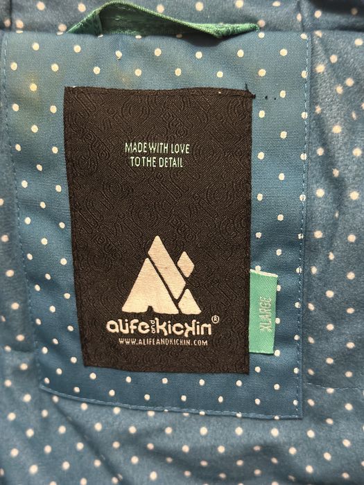 Фирменная горнолыжная парка A life and kichin