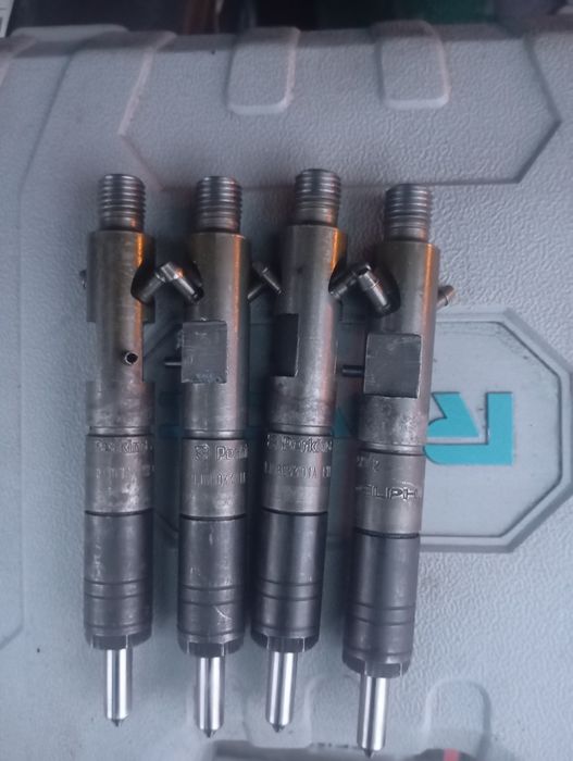 Паливні форсунки перкінс