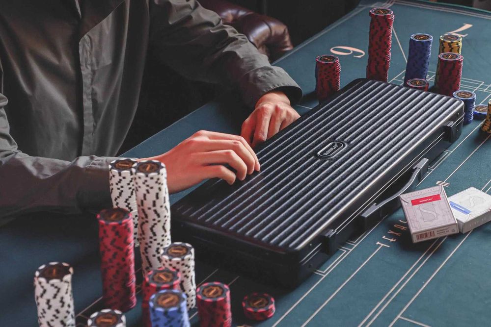 Продам новий професіональний покерний набір на 300 фішок (Poker)