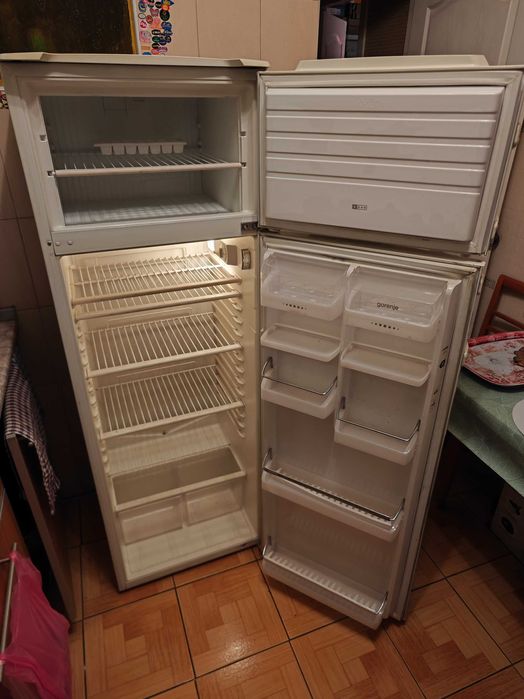 Холодильник фірми gorenje в робочому стані . Є окрема морозилка
