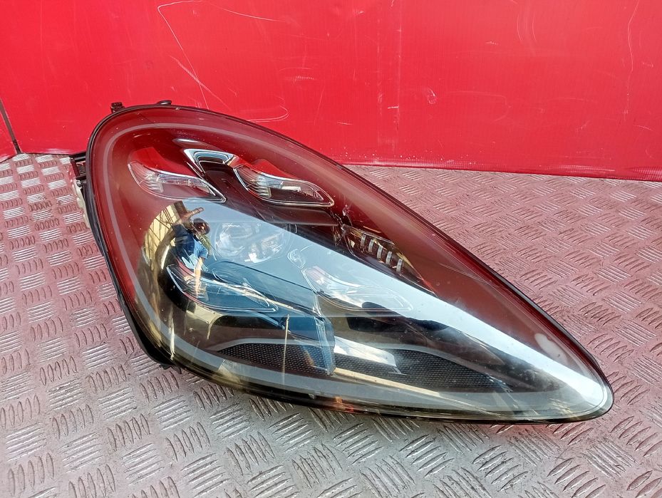 Фара права Порш Каен 3 фари праві каєн Porsche Cayenne 9Y0 правие