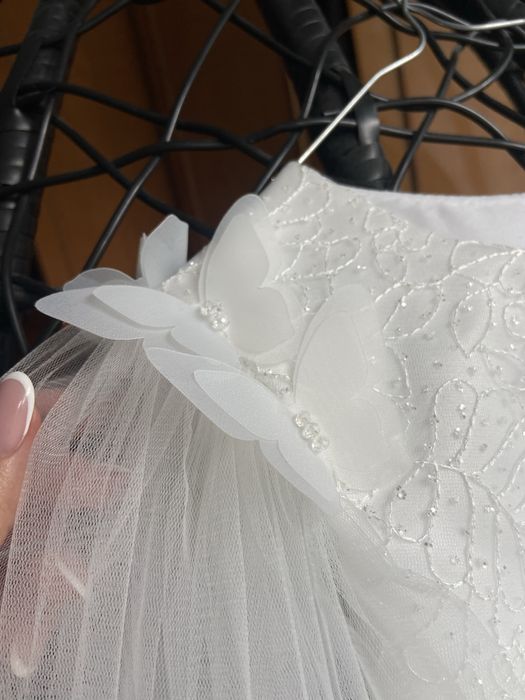 Біле плаття, для дівчинки 7-8рочків.