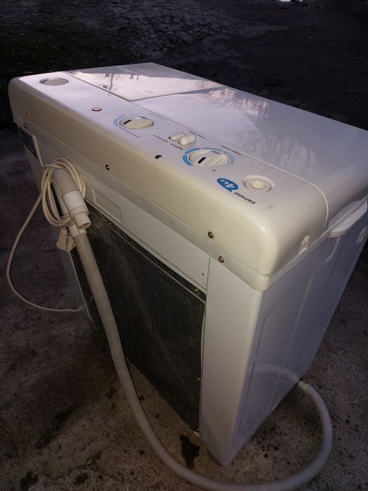 Стиральная машина-полуавтомат .