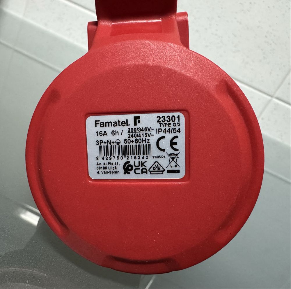 adaptador ficha trifásica 16A para ficha SCHUKO macho 16A