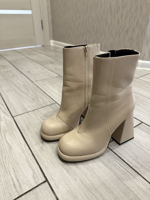 Бежеві Боти Reserved 38р.