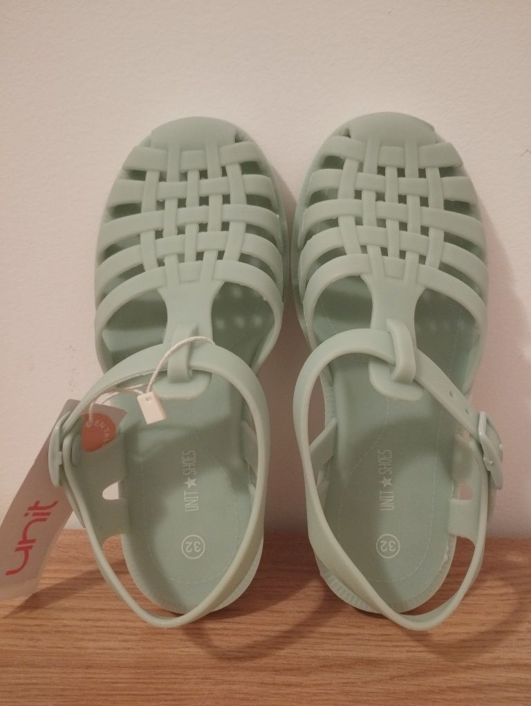 Sandálias Unit Shoes Novas - NR. 32