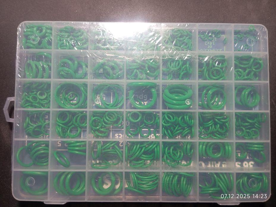 Продам 
Комплект прокладок из 595 уплотнительных колец  36 размеров