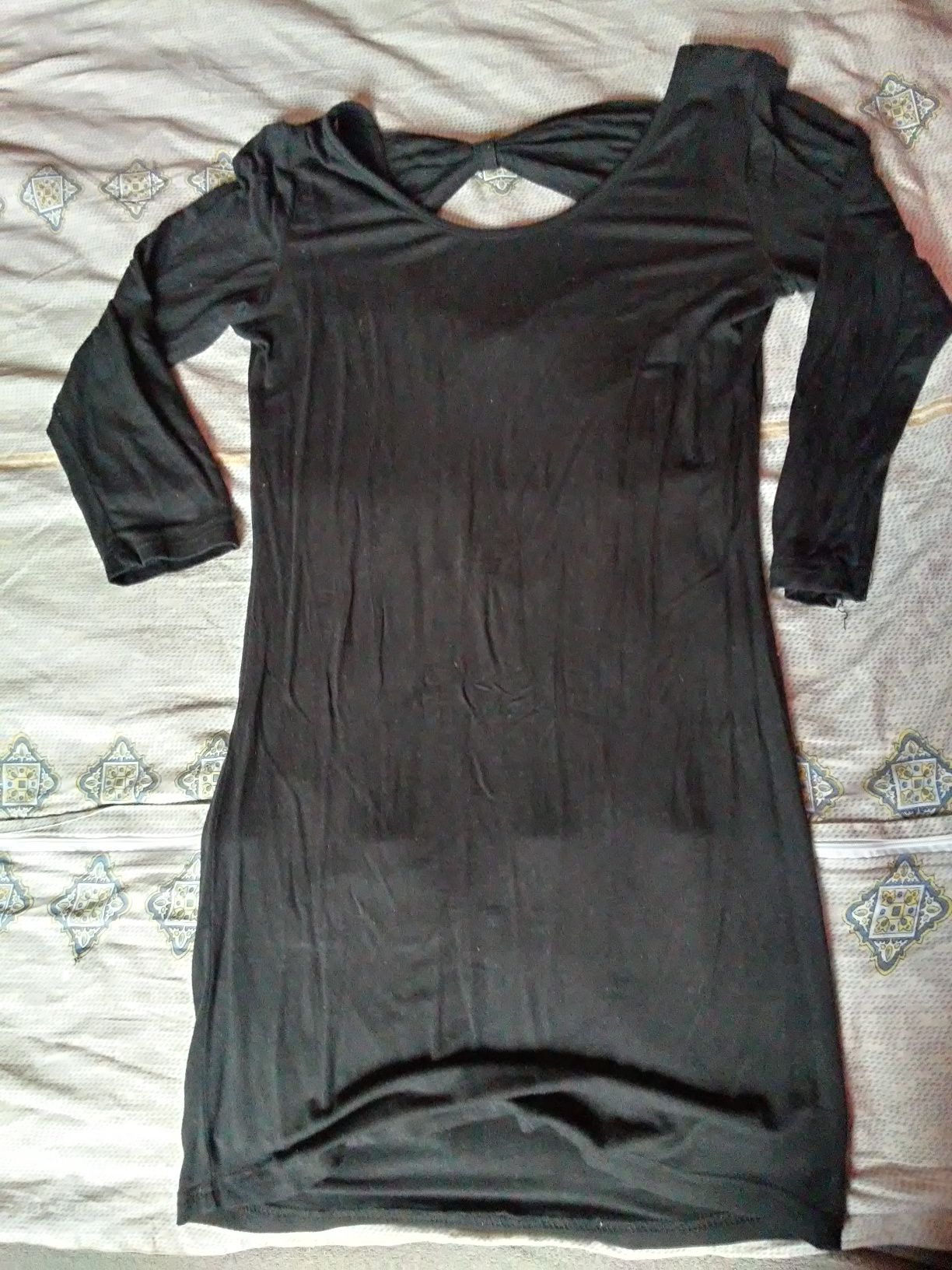 Cienka obcisła czarna sukienka z odkrytymi plecami Terranova XS