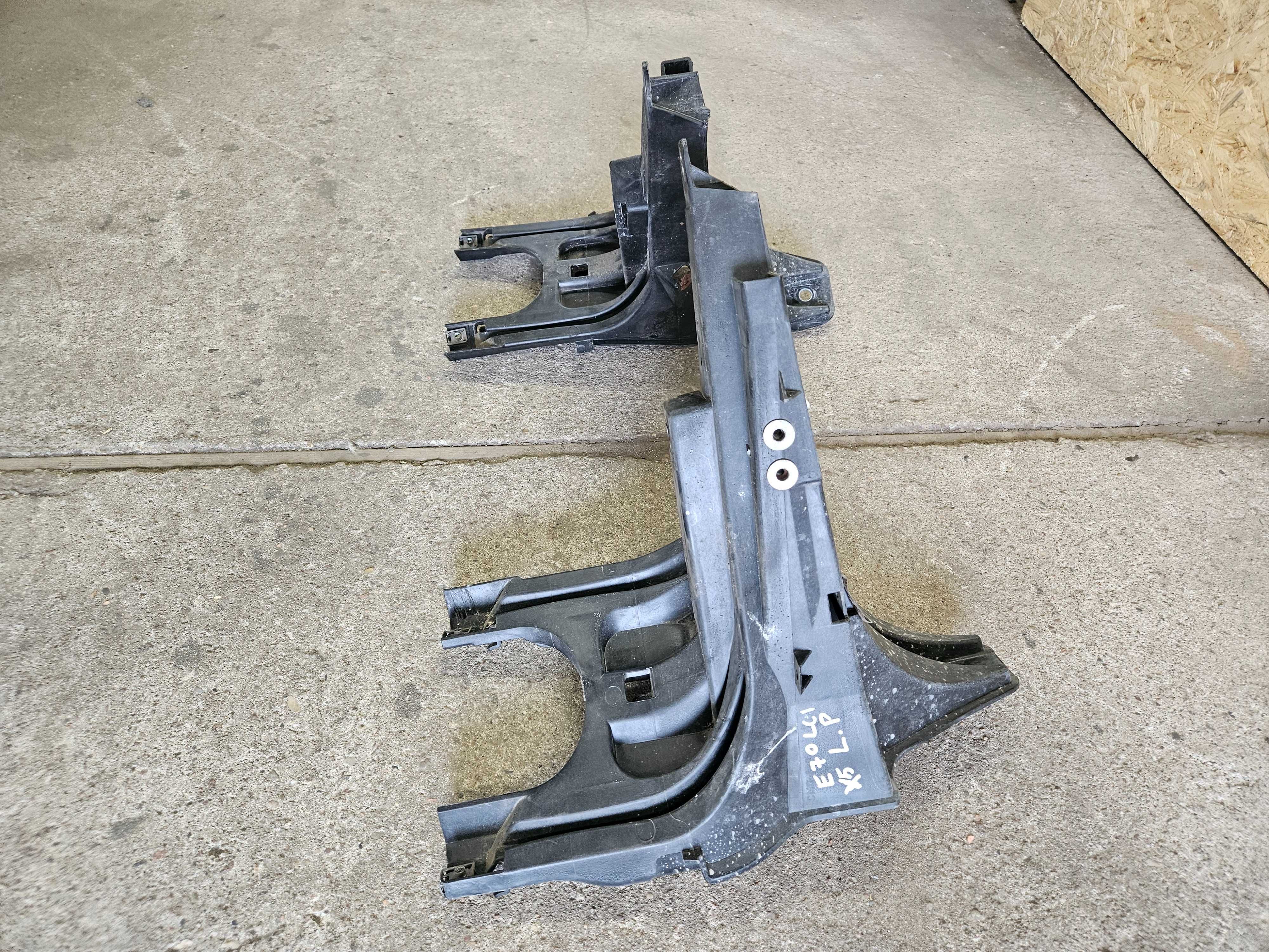 Uchwyt lampy przedniej prawy bmw x5 e70 lci