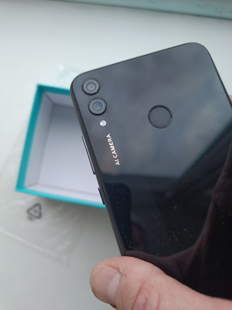 HONOR 8X 4/64Gb в ідеальному стані 
4/64Gb
4/6HONOR 8X
4/64Gb4Gb