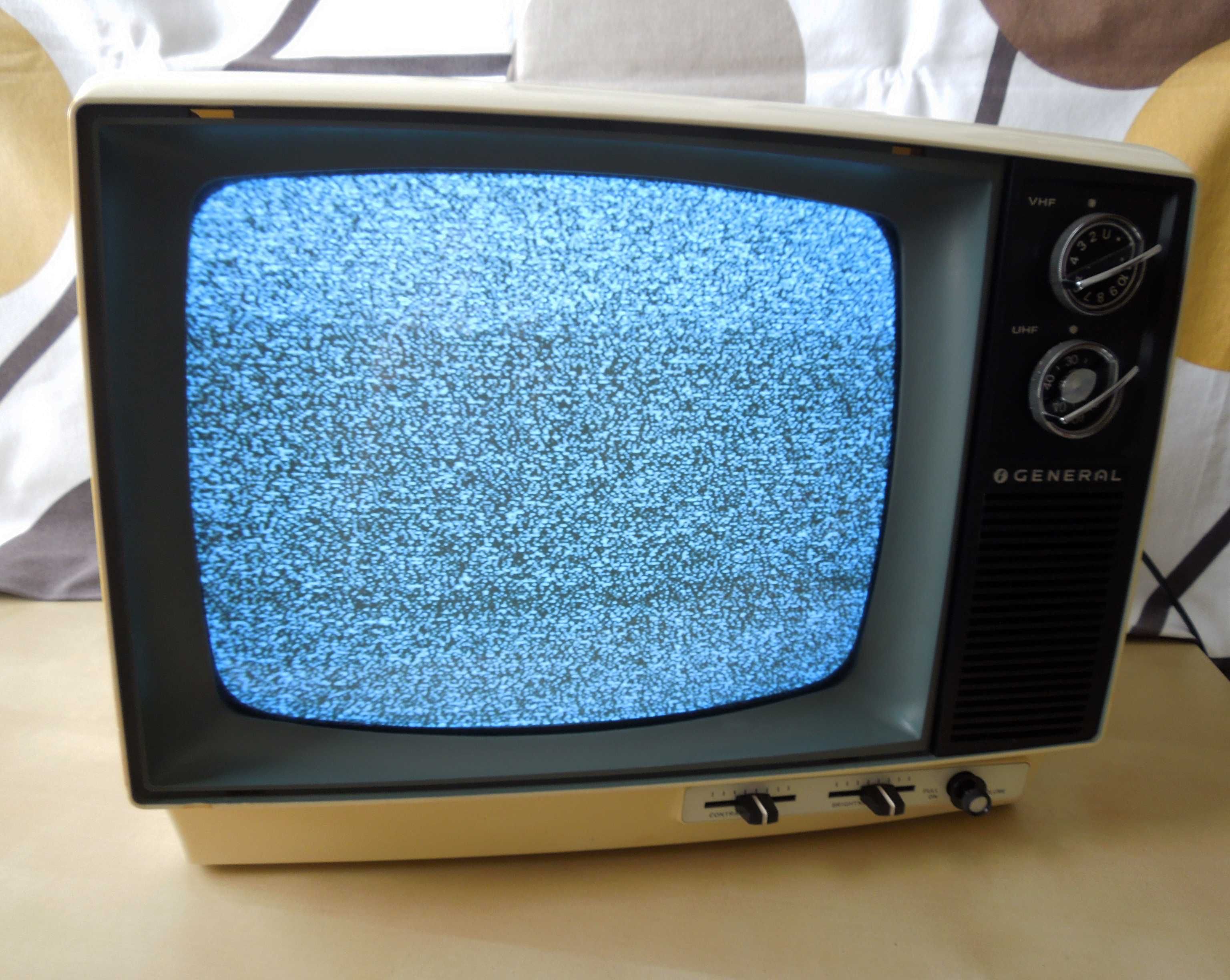 TV General - 12'' preto e branco - a funcionar - vintage 70's