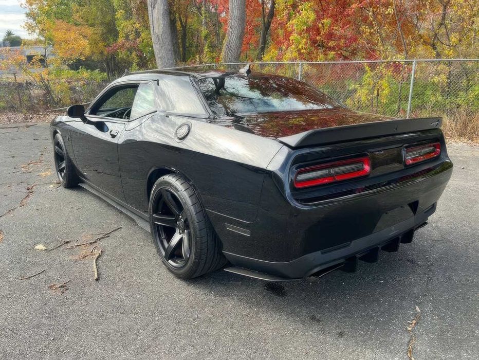 Dodge Challenger SRT Hellcat      2017