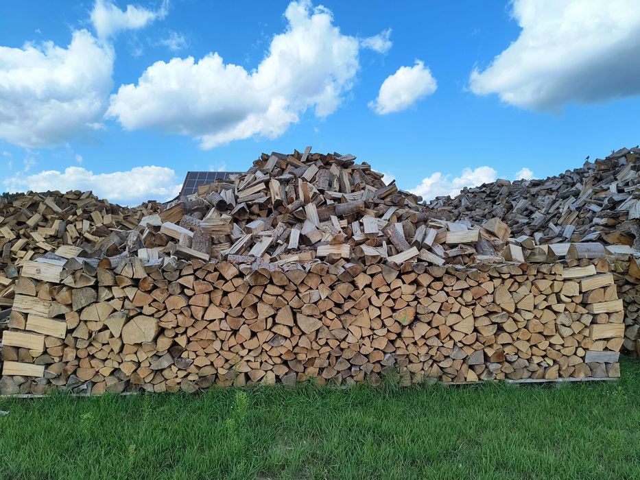 Drewno opałowe do kominka, do pieca, pocięte i połupane, transport