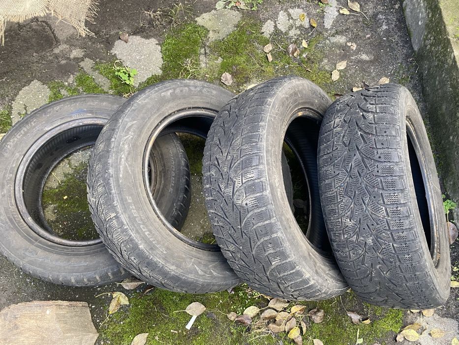 Продам комплект зимней резини TOYO  195/65 R15(без дисков)