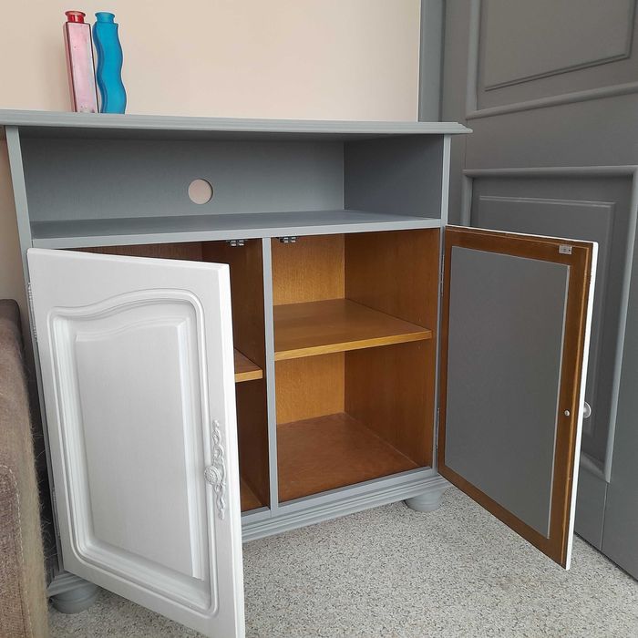 Komoda szara, 2 drzwiowa, wymiary 87cm x 47 cm, wys. 86 cm