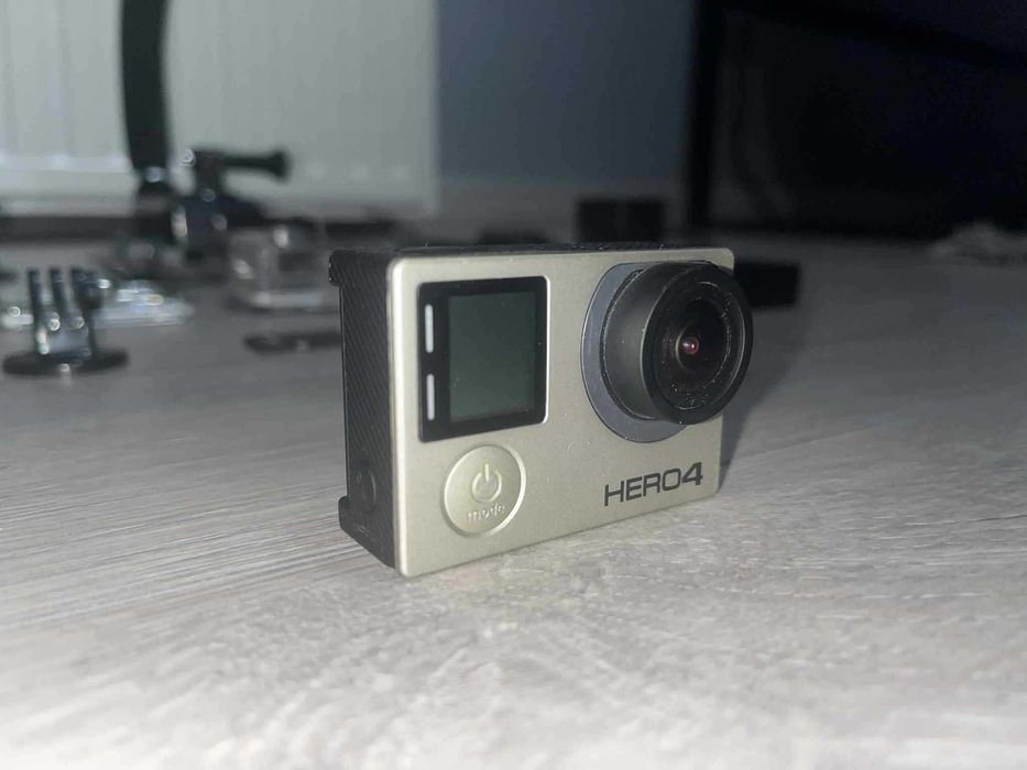 Kamera GoPro Hero 4 Black + uchwyty i mocowania