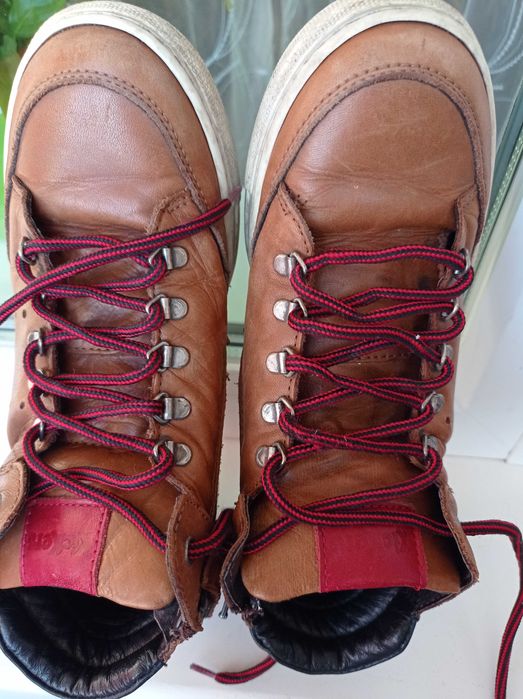 Продам дитячі сапоги для хлопчика та кроссовки.