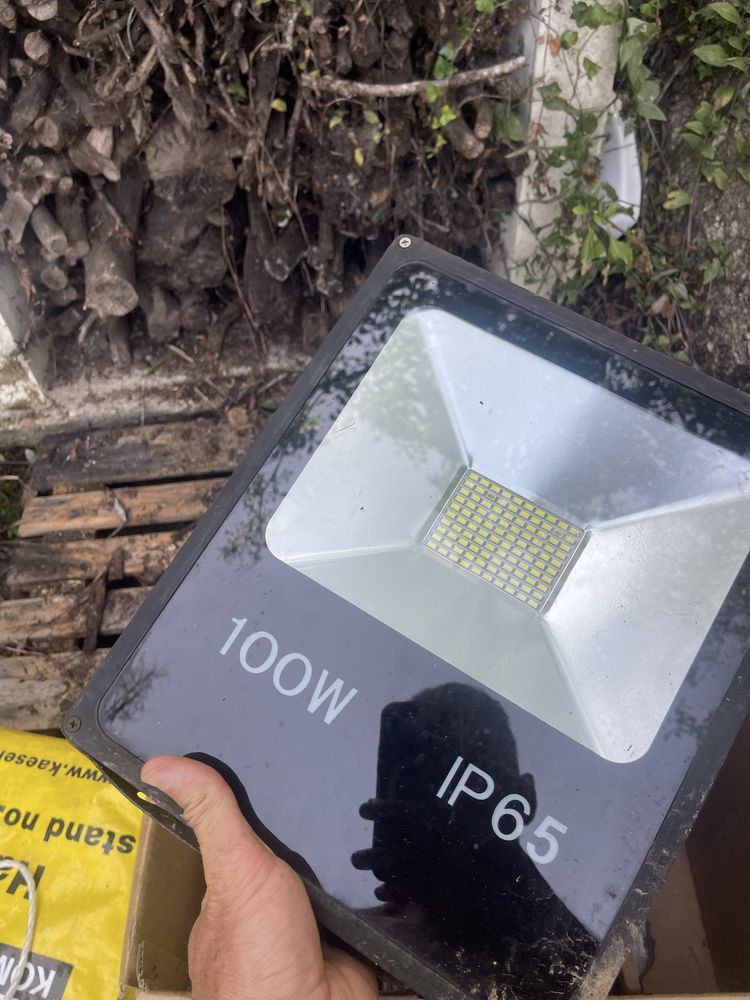Holofotes 100 IP 65 Led