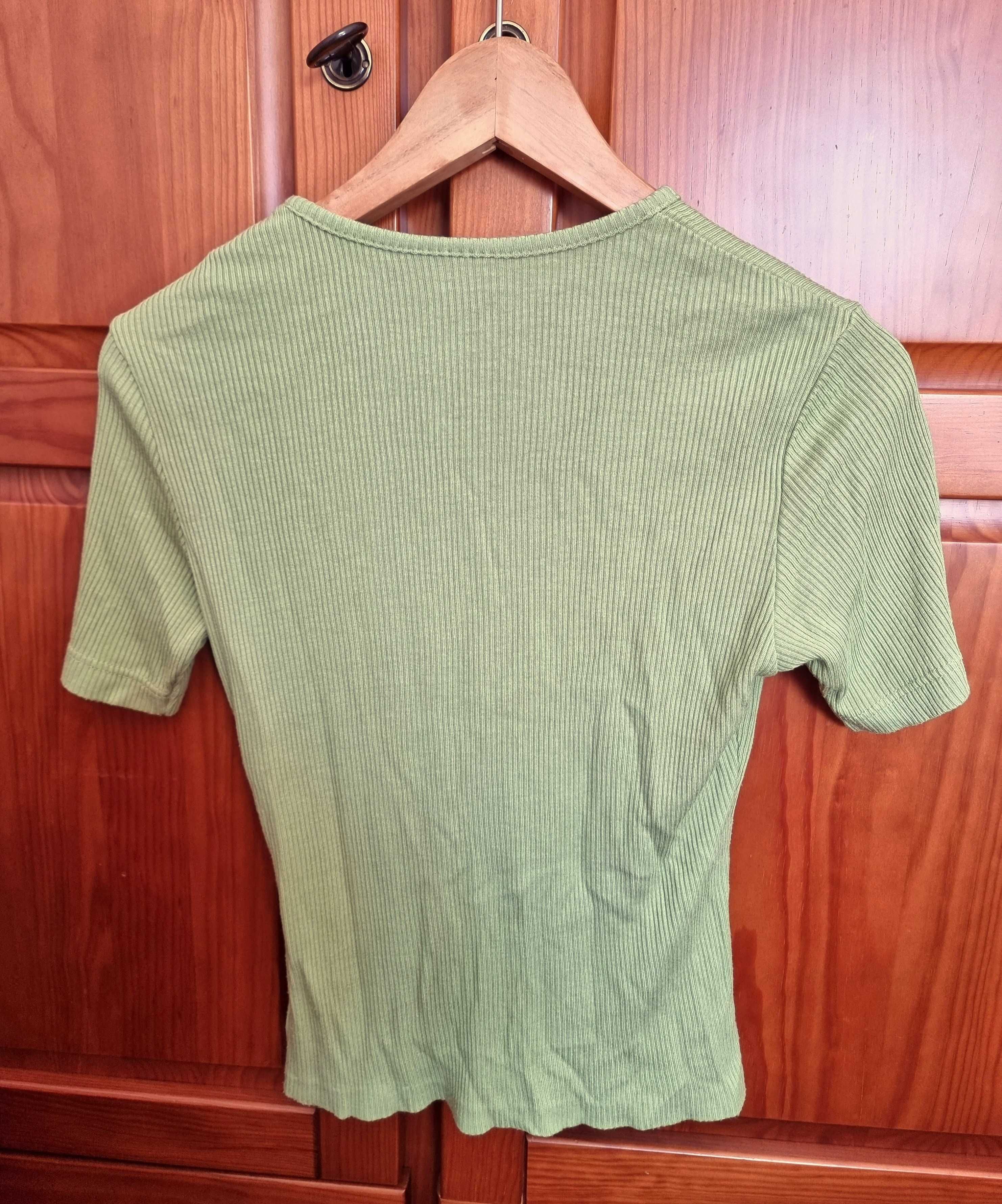 T-shirt verde clara, tamanho S/M