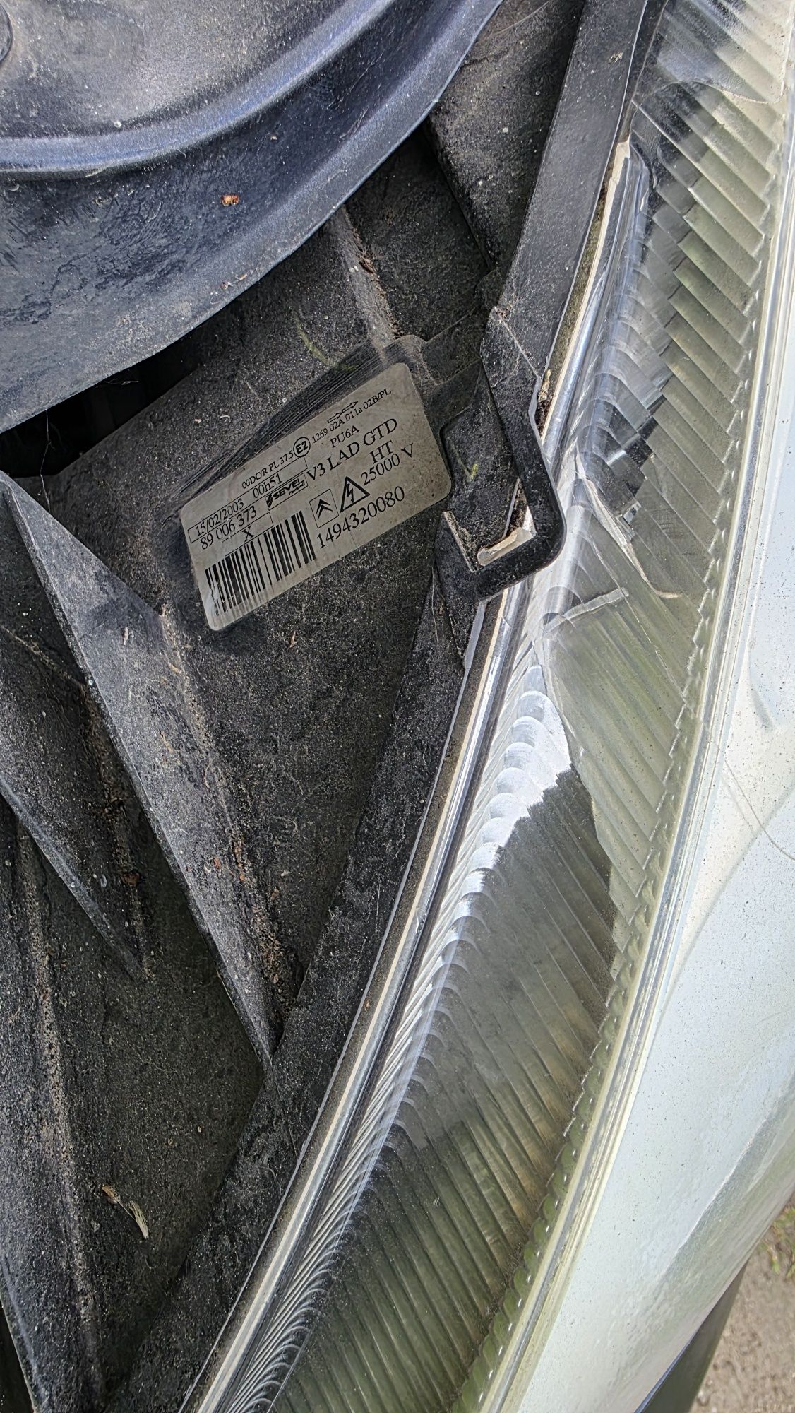 Lampy Przód Citroen C8 2005r Xenony