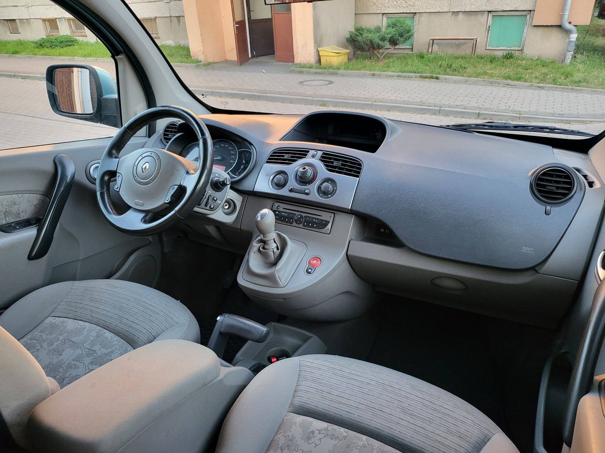 Osobowy Renault Kangoo 1.5 DCI 2010r - 6 Biegów- Klima Mrozi - 5 Osób