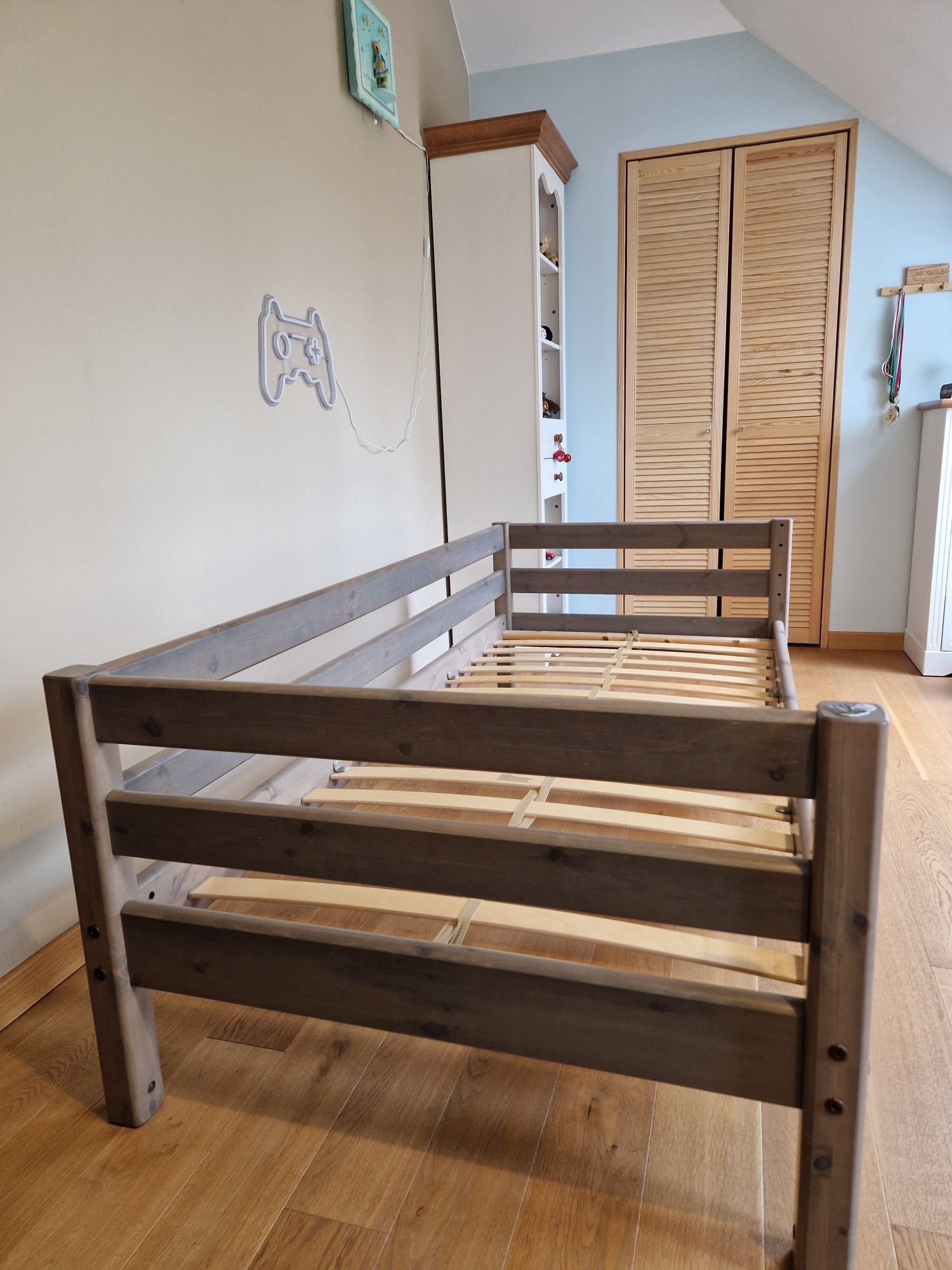 Łóżko drewniane Flexa