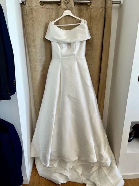 Vendo vestido com oferta de véu e saiote (NOVO)