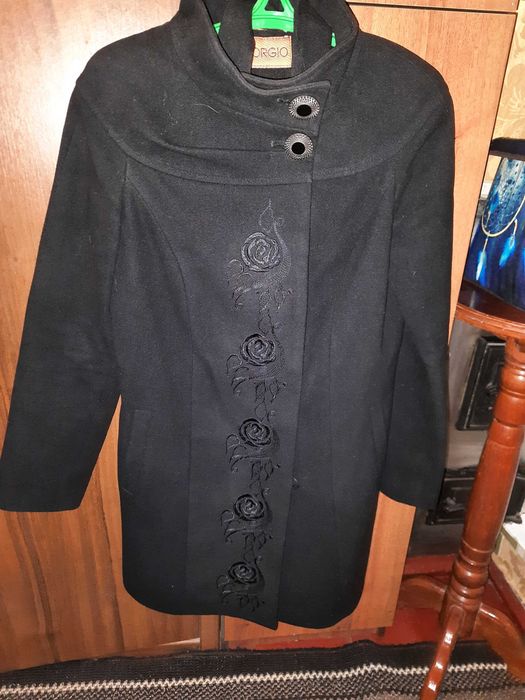 Шикарне нове пальто