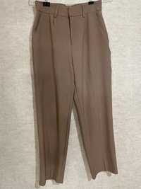 Жіночі бежеві класичні брюки