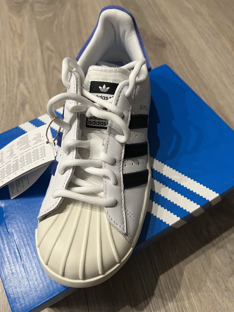 Продам кросівки Adidas.