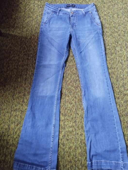 Джинсы  женские  с потертостью