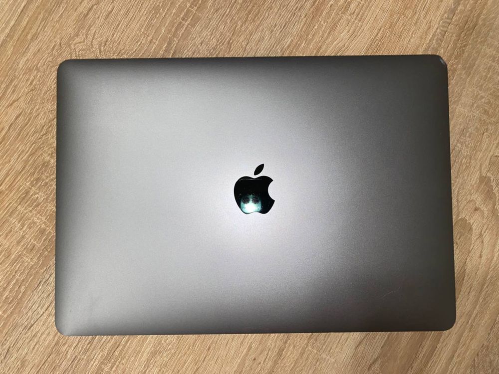 macbook pro 13” 2019 8GB SDD 256gb НА ЗАПЧАСТИНИ! Екран робочий!!!