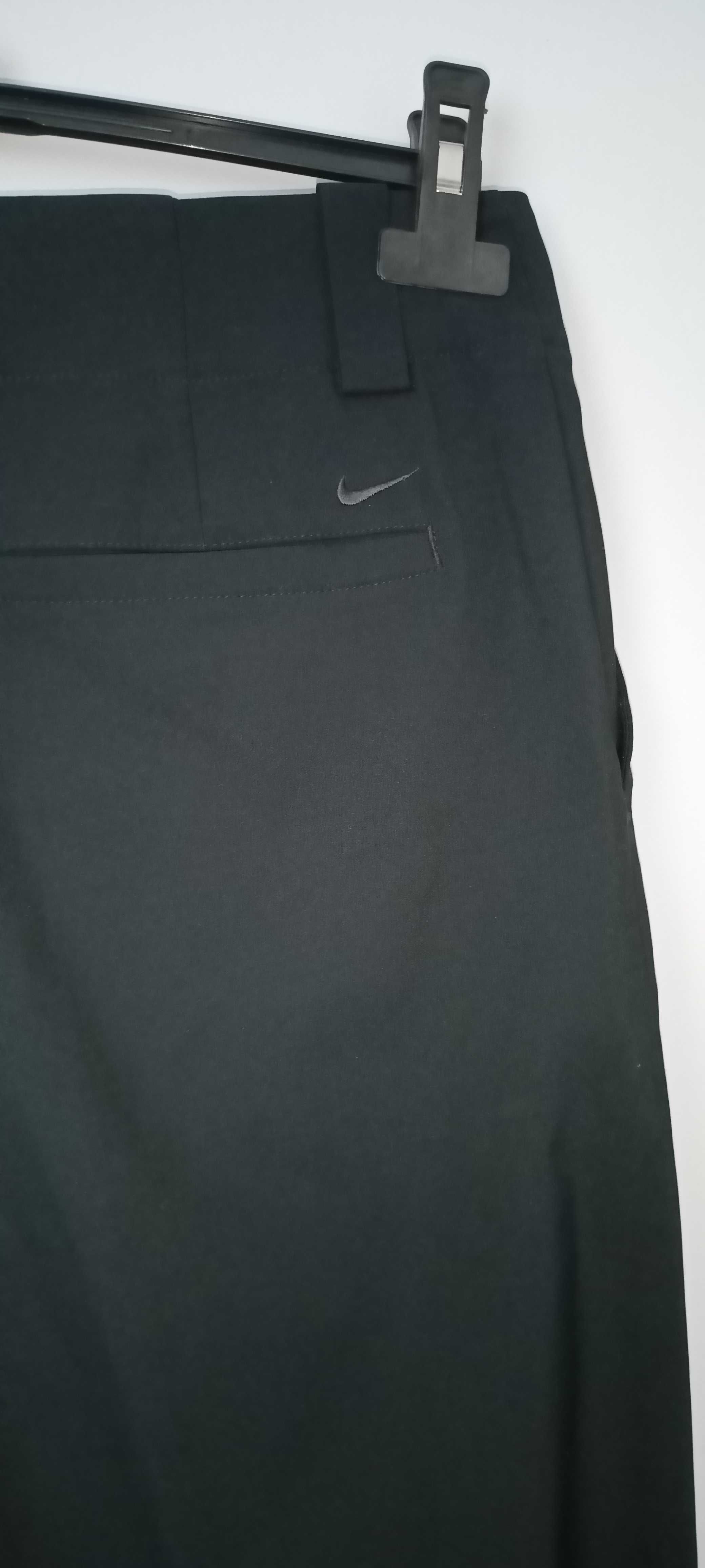 Eleganckie czarne spodnie Nike Haftowane Logo