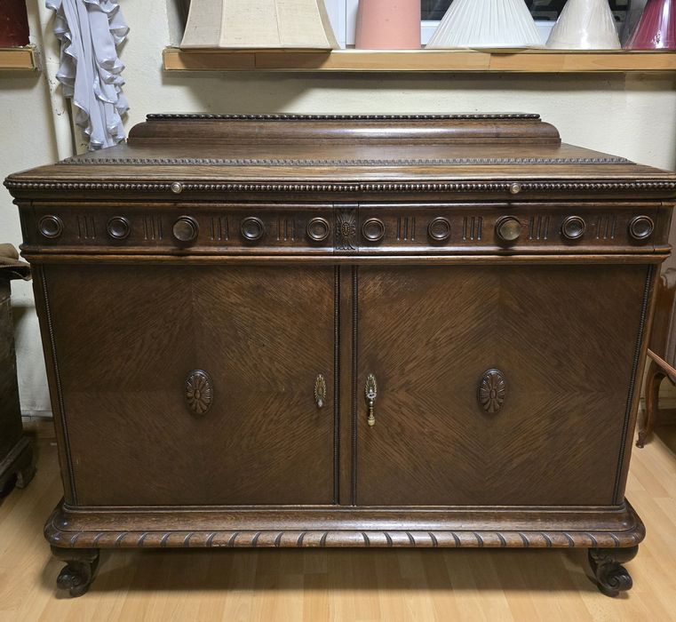 Oryginalny drewniany bufet z okresu międzywojennego