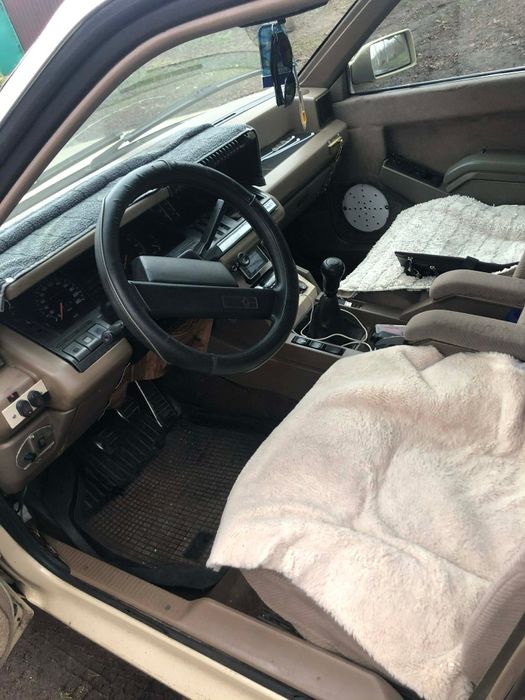 Продам . Авто в гарному стані. Об'єм 2.0 газ . Бензин. 1988.р ціна1200