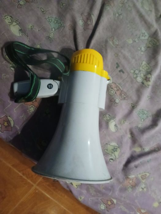 Megafone portil em bom estado