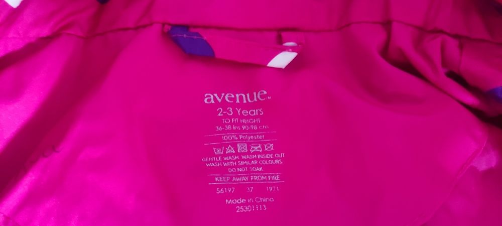 Kurtka dziewczęca 2-3 lata 86-104
Zamek i rzepy działają. Stan idealny