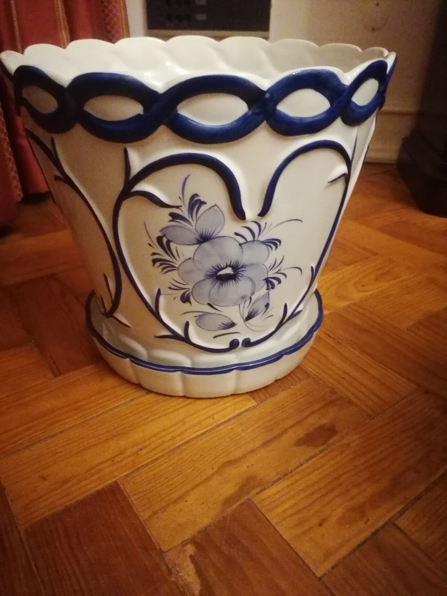 Conjunto de três Vasos em louça com pratos