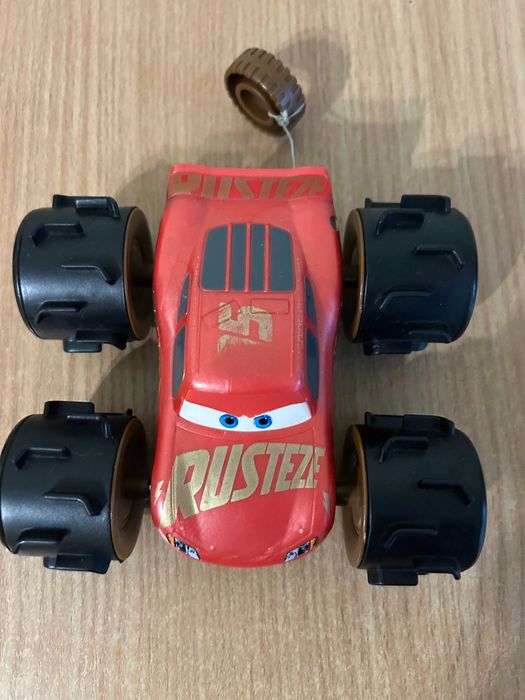 Машинка инерционная McQueen Молния Маквин Тачки Disney